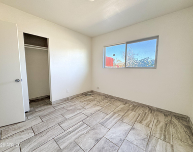 2739 W Rancho Drive - Photo Thumbnail 13