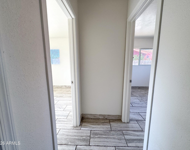 2739 W Rancho Drive - Photo Thumbnail 15