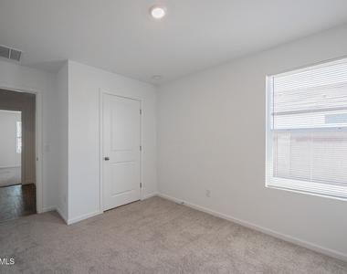 8693 W Valdez Drive - Photo Thumbnail 21