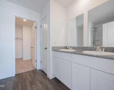 8693 W Valdez Drive - Photo Thumbnail 14