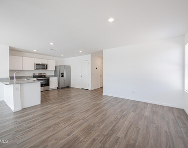 8693 W Valdez Drive - Photo Thumbnail 4
