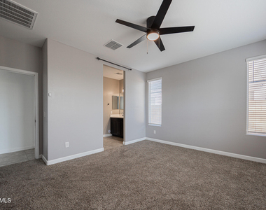 2315 N Camden Drive - Photo Thumbnail 12