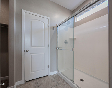 2315 N Camden Drive - Photo Thumbnail 14