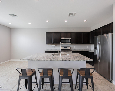 2315 N Camden Drive - Photo Thumbnail 7