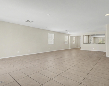 8747 W Solano Drive - Photo Thumbnail 3