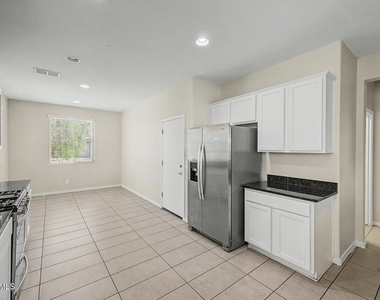 8747 W Solano Drive - Photo Thumbnail 10
