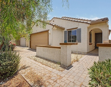 8747 W Solano Drive - Photo Thumbnail 5