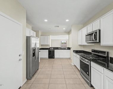 8747 W Solano Drive - Photo Thumbnail 11