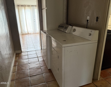 38 W Thomas Lane - Photo Thumbnail 9