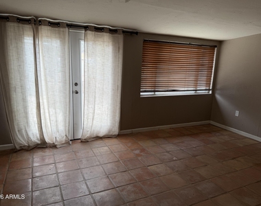 38 W Thomas Lane - Photo Thumbnail 7