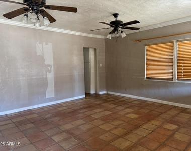 38 W Thomas Lane - Photo Thumbnail 17