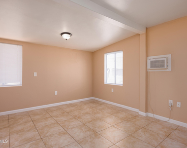 2501 W Belmont Avenue - Photo Thumbnail 16