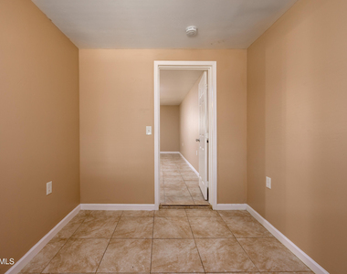 2501 W Belmont Avenue - Photo Thumbnail 14