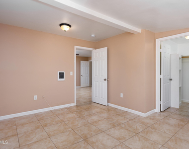 2501 W Belmont Avenue - Photo Thumbnail 18