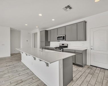 40885 W Agave Road - Photo Thumbnail 11