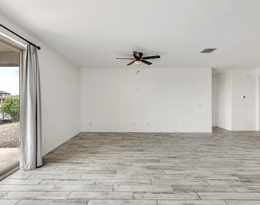 40885 W Agave Road - Photo Thumbnail 18