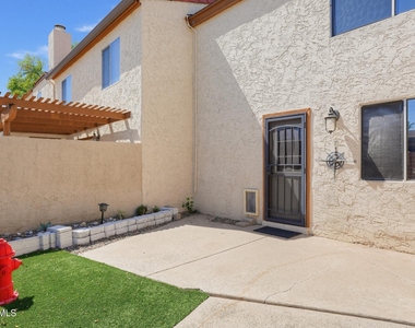 6533 N 7th Avenue - Photo Thumbnail 11