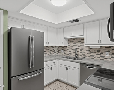 6533 N 7th Avenue - Photo Thumbnail 6