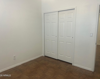 2128 W Devonshire Avenue - Photo Thumbnail 8