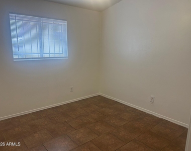 2128 W Devonshire Avenue - Photo Thumbnail 9