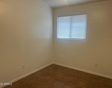 2128 W Devonshire Avenue - Photo Thumbnail 10