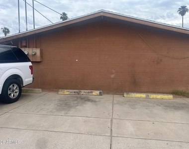 2128 W Devonshire Avenue - Photo Thumbnail 17