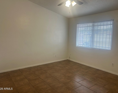 2128 W Devonshire Avenue - Photo Thumbnail 1