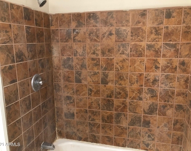 2128 W Devonshire Avenue - Photo Thumbnail 14