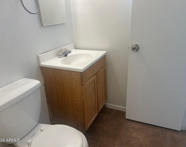 2128 W Devonshire Avenue - Photo Thumbnail 13