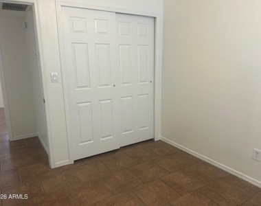 2128 W Devonshire Avenue - Photo Thumbnail 11