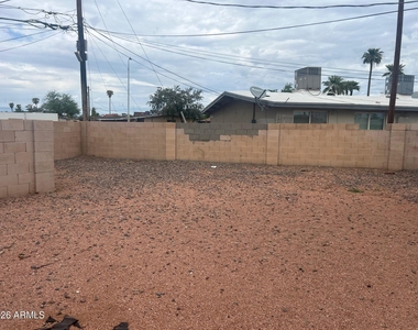 2128 W Devonshire Avenue - Photo Thumbnail 15