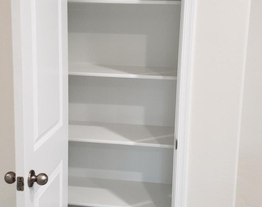 4667 W Nutmeg Avenue - Photo Thumbnail 7