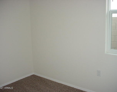 4667 W Nutmeg Avenue - Photo Thumbnail 24