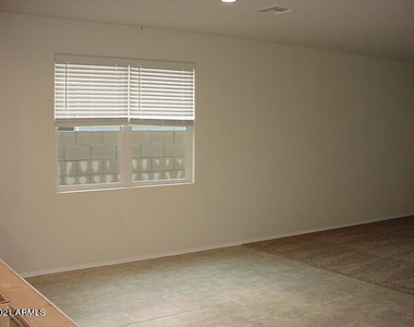 4667 W Nutmeg Avenue - Photo Thumbnail 3