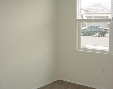 4667 W Nutmeg Avenue - Photo Thumbnail 16