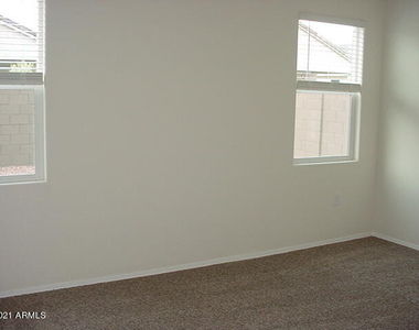 4667 W Nutmeg Avenue - Photo Thumbnail 9