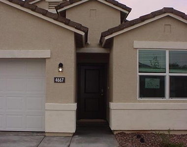4667 W Nutmeg Avenue - Photo Thumbnail 1