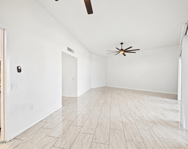 16871 N 103rd Avenue - Photo Thumbnail 2