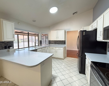 19715 N 94th Drive - Photo Thumbnail 7