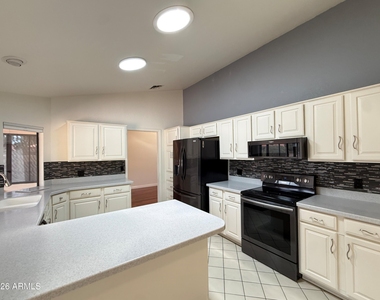 19715 N 94th Drive - Photo Thumbnail 6
