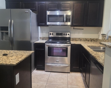 2150 W Alameda Road - Photo Thumbnail 17