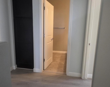 2150 W Alameda Road - Photo Thumbnail 8