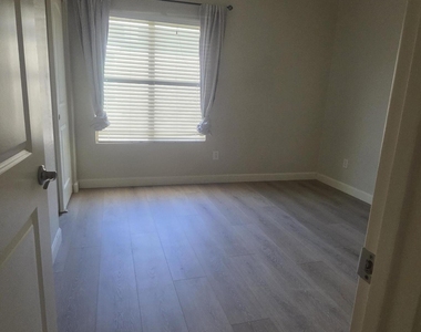 2150 W Alameda Road - Photo Thumbnail 9