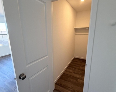 526 W Van Haren Street - Photo Thumbnail 12