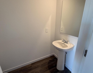 526 W Van Haren Street - Photo Thumbnail 11