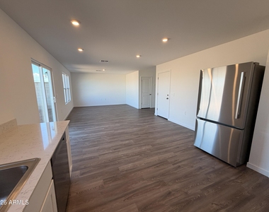 526 W Van Haren Street - Photo Thumbnail 9