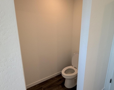 526 W Van Haren Street - Photo Thumbnail 25