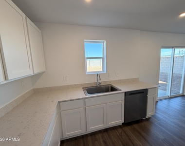 526 W Van Haren Street - Photo Thumbnail 7