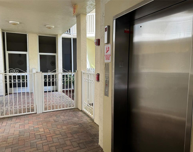 3500 Oaks Clubhouse Drive - Photo Thumbnail 5