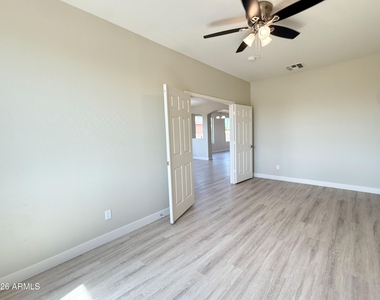 12514 W Winslow Avenue - Photo Thumbnail 16